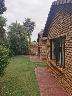 Duet For Sale in Menlopark, Pretoria